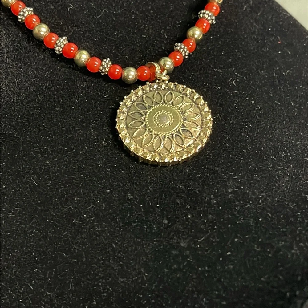 VINTAGE NAPIER CORNELIAN RED BEADS & GOLD TONE BEADS SUNDIAL MEDALLION NECKLACE - Picture 12 of 12